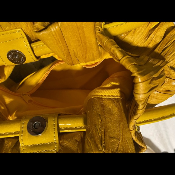 Leather pleated bag, Beckon yellow - Picture 6 of 6